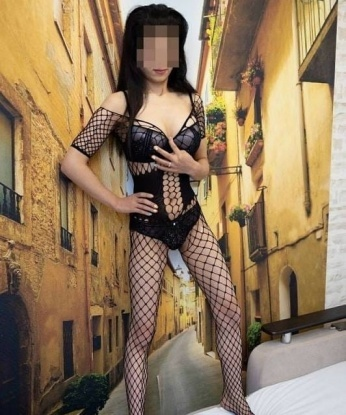 Мои услуги позволяют исполнить самые смелые фантазии и желания.💋 Обладая опытом и нежными прикосновениями, я обеспечу тебе потрясающий эротический массаж, оральные ласки и головокружительный секс в разных позах.✨ Мои фото говорят сами за себя - я жгучая и соблазнительная.🔥 У меня есть отличные отзывы, которые подтверждают мою профессиональность и умение доставить истинное наслаждение.💯 Живу и работаю в Москве, так что давай встретимся и окунемся в мир незабываемого удовольствия вместе!♥️ Александра